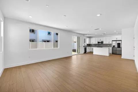 Living - 865 Mangelos Ct, Ripon, CA 95366 photo 1 of 4