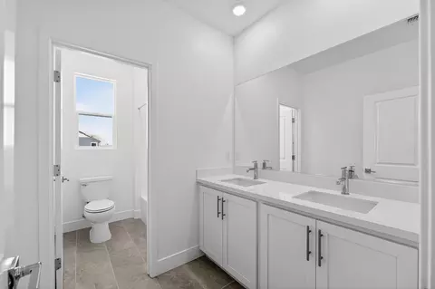 Bath - 865 Mangelos Ct, Ripon, CA 95366 photo 2 of 3
