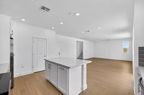Living - 865 Mangelos Ct, Ripon, CA 95366 photo 4 of 4