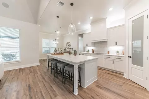 Kitchen - 718 Eagle Hts, Salado, TX 76571 photo 2 of 2