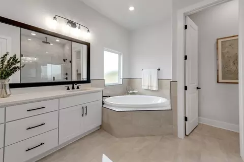 Bath - 718 Eagle Hts, Salado, TX 76571 photo 2 of 2