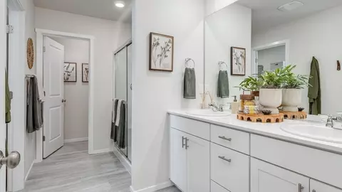 Bath - 6415 Polar Dr, Pasco, WA 99301 photo 2 of 7