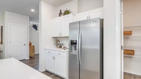 Kitchen - 6415 Polar Dr, Pasco, WA 99301 photo 4 of 8