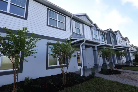 Exterior - 1349 Hyde St, Saint Cloud, FL 34771 photo 4 of 15