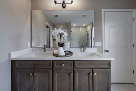 Bath - 5989 Ali Grace Dr, Saint Cloud, FL 34771 photo 7 of 9