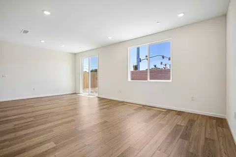 Living - 2604 Redtail Hawk Rd, Modesto, CA 95357 photo 1 of 2