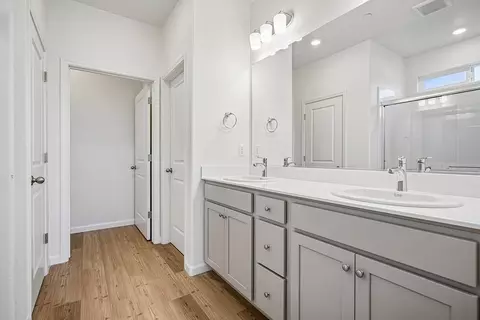 Entry Way - 2604 Redtail Hawk Rd, Modesto, CA 95357 photo 2 of 3
