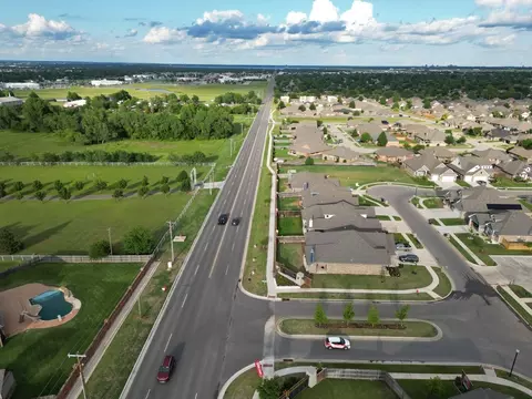 View/Area - 9324 Poppey Pl, Yukon, OK 73099 photo 9 of 25
