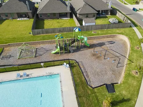 View/Area - 9324 Poppey Pl, Yukon, OK 73099 photo 4 of 25