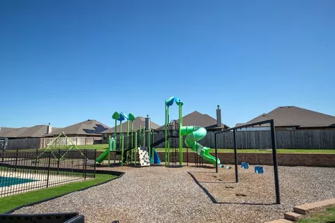 Exterior - 9324 Poppey Pl, Yukon, OK 73099 photo 37 of 42
