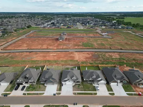 View/Area - 9324 Poppey Pl, Yukon, OK 73099 photo 18 of 25