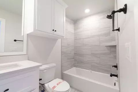 Bath - 9324 Poppey Pl, Yukon, OK 73099 photo 7 of 17