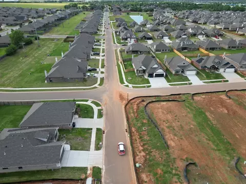 View/Area - 9324 Poppey Pl, Yukon, OK 73099 photo 16 of 25