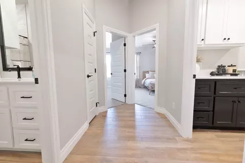 Entry Way - 9324 Poppey Pl, Yukon, OK 73099 photo 3 of 6