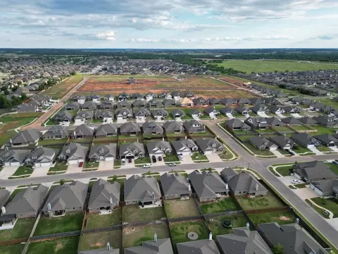 View/Area - 9324 Poppey Pl, Yukon, OK 73099 photo 11 of 25