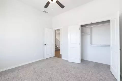 Bedroom - 9324 Poppey Pl, Yukon, OK 73099 photo 2 of 20