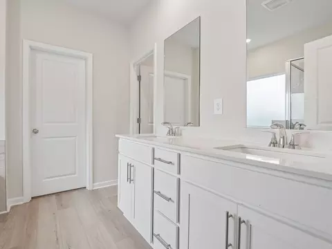 Bath - 5150 Crescendo Cir, Fairburn, GA 30213 photo 2 of 7