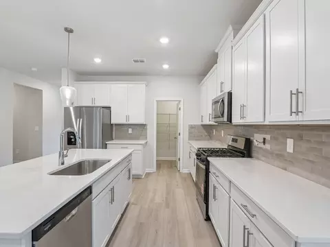 Kitchen - 5150 Crescendo Cir, Fairburn, GA 30213 photo 2 of 5