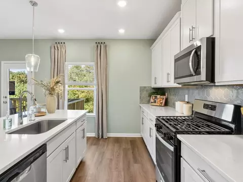 Kitchen - 5150 Crescendo Cir, Fairburn, GA 30213 photo 5 of 5