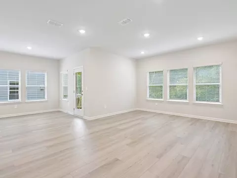 Living - 5150 Crescendo Cir, Fairburn, GA 30213 photo 4 of 7