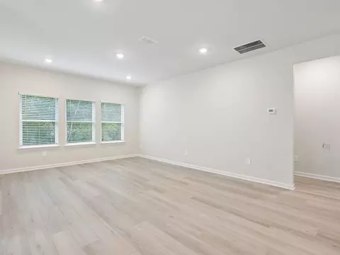 Living - 5150 Crescendo Cir, Fairburn, GA 30213 photo 2 of 7