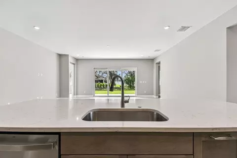 Kitchen - 12305 White Blossom Ct, Parrish, FL 34219 photo 4 of 7