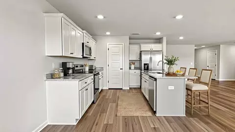 Kitchen - 5008 Fox Glen Dr, Jackson, MS 39212 photo 2 of 4