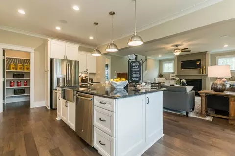 Kitchen - 34 Pinehurst Ln, Monroe, GA 30655 photo 4 of 7