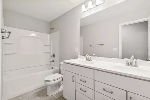 Bath - 1473 Acadia Dr, Maineville, OH 45039 photo 1 of 2
