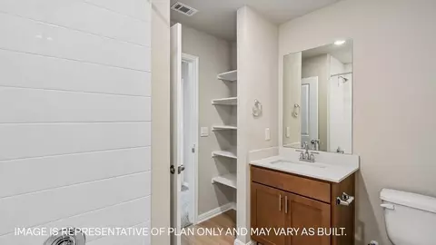 Bath - 13407 Eppright Trce, Manor, TX 78653 photo 6 of 10