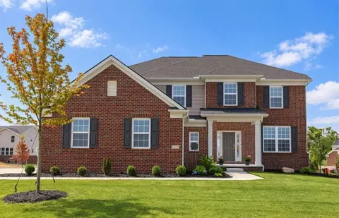 58592 Selma Dr, South Lyon, MI 48178