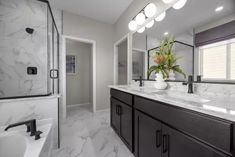 Bath - 47369 Magnolia Ave, Bennett, CO 80102 photo 1 of 2