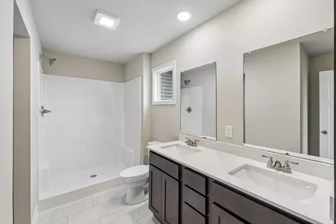 Bath - Valley View, Norwalk, IA 50211 photo 1 of 2