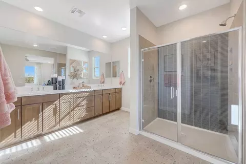 Bath - 1268 S 185th Dr, Goodyear, AZ 85338 photo 1 of 2