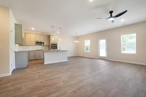 Living - 115 Woodlands Dr, Jackson, GA 30233 photo 2 of 5