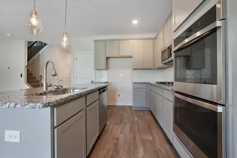 Kitchen - 115 Woodlands Dr, Jackson, GA 30233 photo 2 of 6