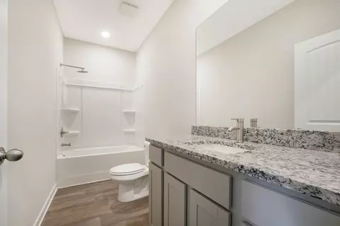 Bath - 115 Woodlands Dr, Jackson, GA 30233 photo 1 of 9