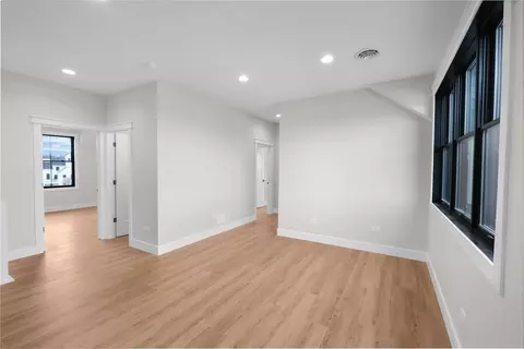 Living - 3 Beech Tree Pl, Ottawa, IL 61350 photo 8 of 10