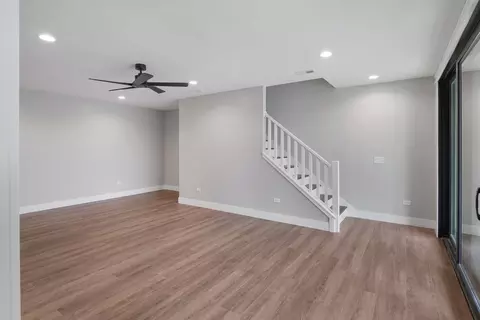 Living - 3 Beech Tree Pl, Ottawa, IL 61350 photo 6 of 10