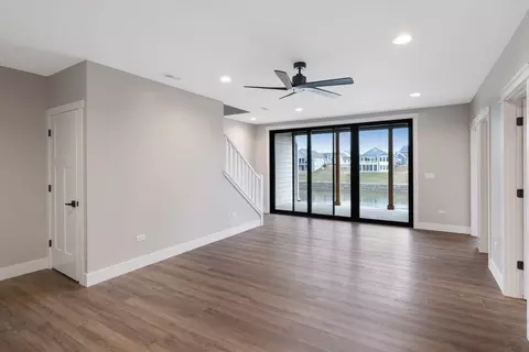 Living - 3 Beech Tree Pl, Ottawa, IL 61350 photo 7 of 10