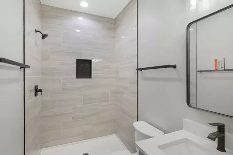 Bath - 3 Beech Tree Pl, Ottawa, IL 61350 photo 2 of 6
