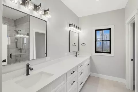 Bath - 3 Beech Tree Pl, Ottawa, IL 61350 photo 3 of 6