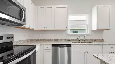 Kitchen - 20 Elderberry St, Freeport, FL 32439 photo 5 of 7