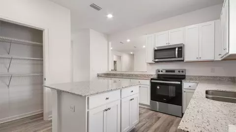 Kitchen - 20 Elderberry St, Freeport, FL 32439 photo 4 of 7