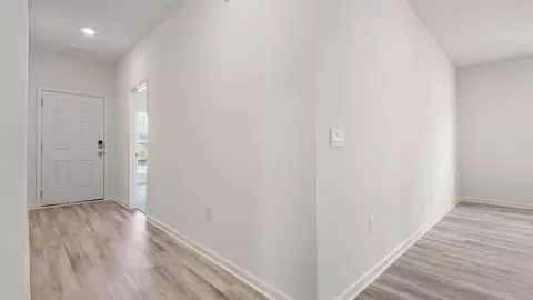 Entry Way - 20 Elderberry St, Freeport, FL 32439 photo 2 of 4