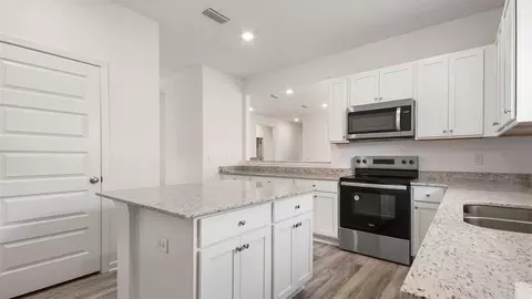 Kitchen - 20 Elderberry St, Freeport, FL 32439 photo 3 of 7