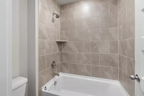 Bath - 7305 Walkers Loop, Live Oak, TX 78233 photo 3 of 3