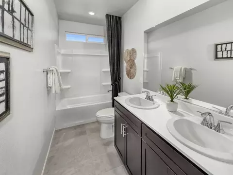 Bath - 1914 Guinness Ln, Manteca, CA 95337 photo 1 of 5