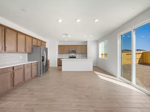Kitchen - 1914 Guinness Ln, Manteca, CA 95337 photo 6 of 8