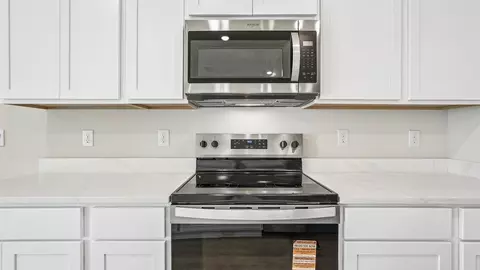 Kitchen - 17131 James Trl, Parrish, FL 34219 photo 3 of 5
